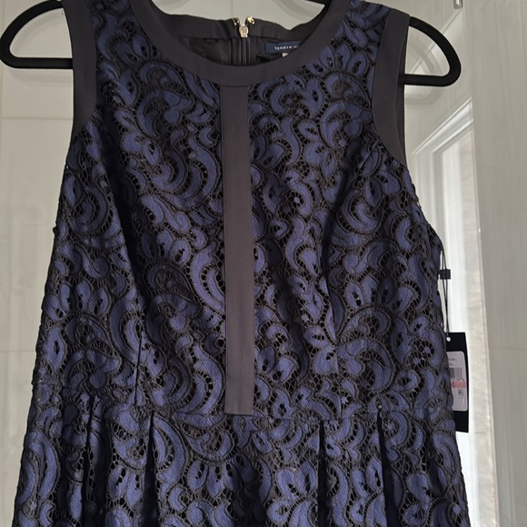 Brand new Tommy Hillfiger dress in lace - Picture 7 of 8